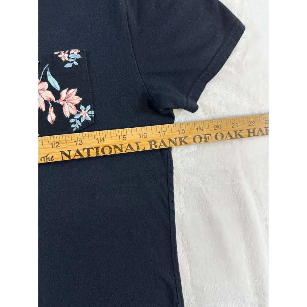 Hollister Mens Navy T-Shirt With Floral Pocket Design Size XS 100% Cotton - Picture 3 of 5